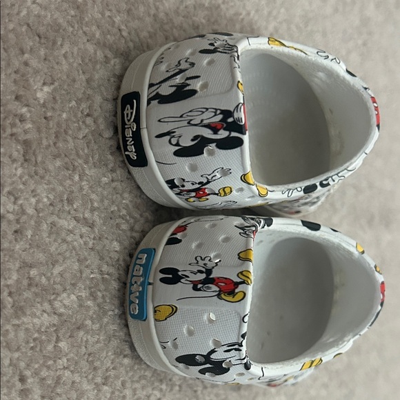 Native Mickey Mouse - Picture 3 of 5